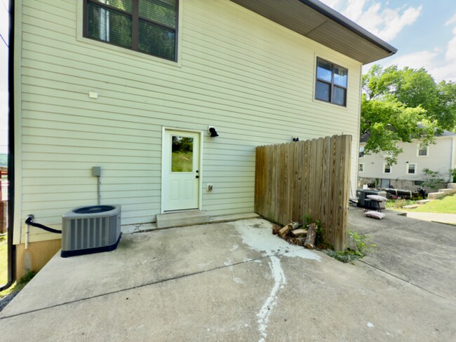 Building Photo - 451 N 1st St