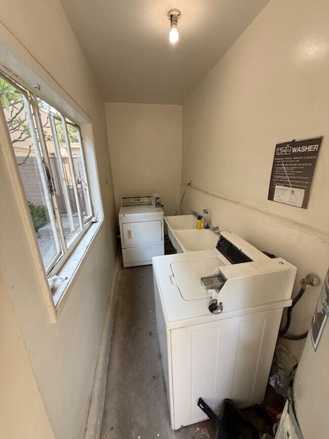 Building Photo - Milan Apartments