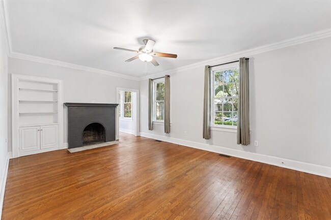 Building Photo - 206 E 46th St