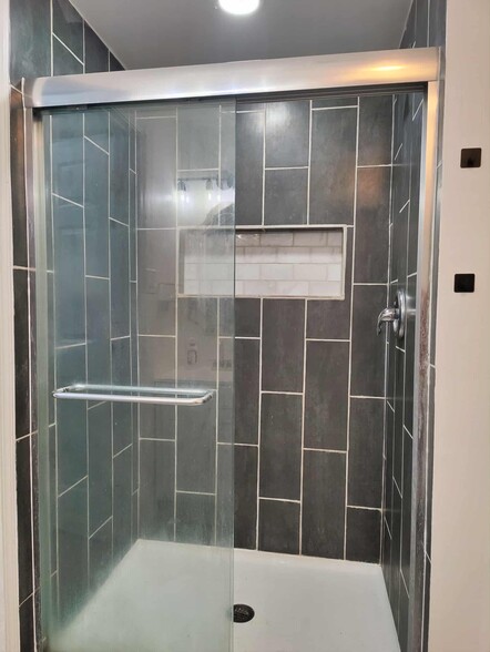 Basement shower - 11573 Overleigh Dr