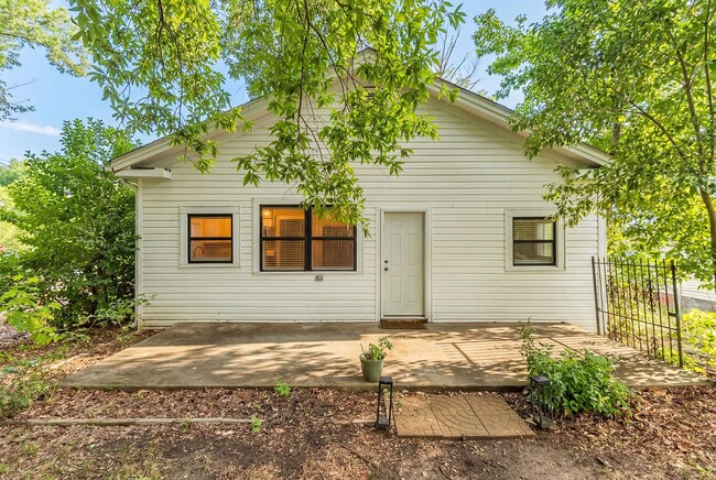 Building Photo - Recently Renovated 3BR Home Near Downtown Durham with Spacious Backyard! Available Now! Pet Frien...