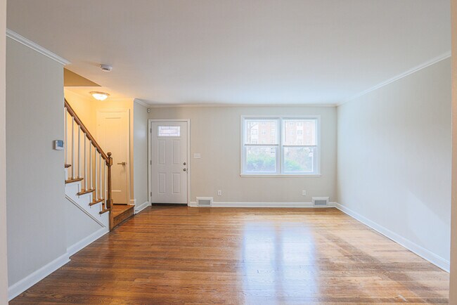 Building Photo - 3 Bedroom Complete Rehab