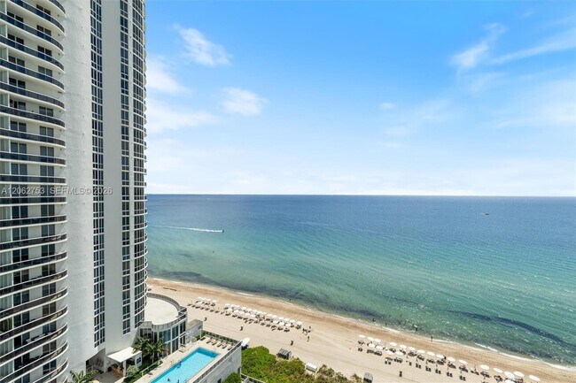 Building Photo - 15811 Collins Ave