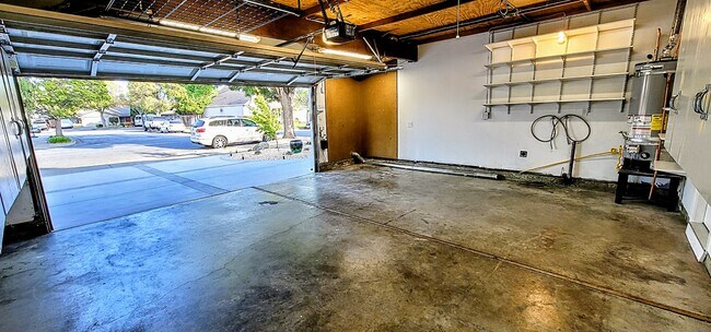 Building Photo - 40825 Robin St
