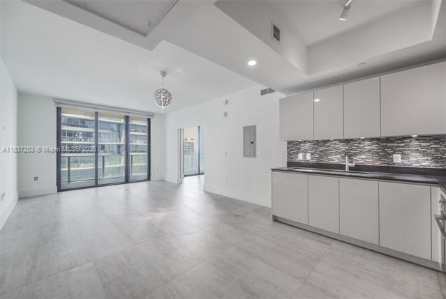 Building Photo - 1010 Brickell Ave