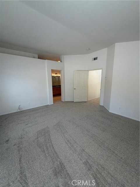 Building Photo - 17 Pastora