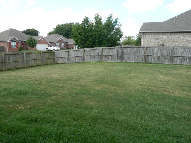 Building Photo - Gorgeous 3 Bedroom 2 Bathroom Single Famil...