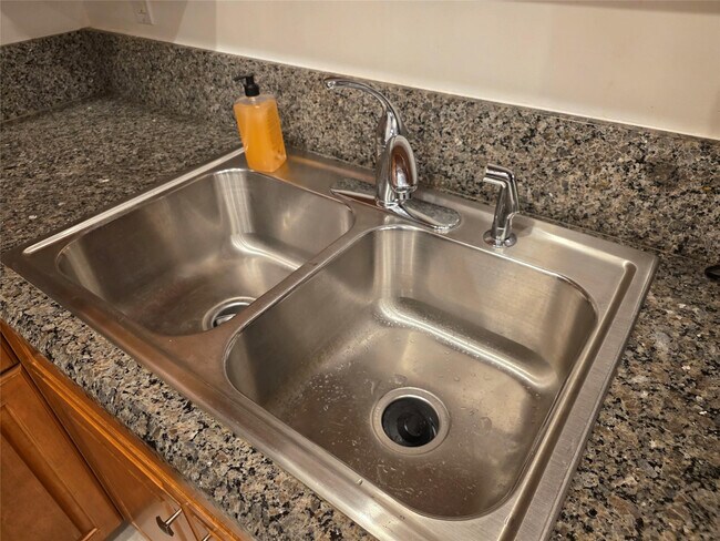 Building Photo - 959 SE 2nd Ave