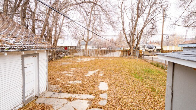 Building Photo - 725 N 10th Ave