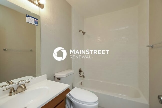 Building Photo - 4 Bedroom Pet-Friendly Home in Phoenix, AZ with Main Street Renewal