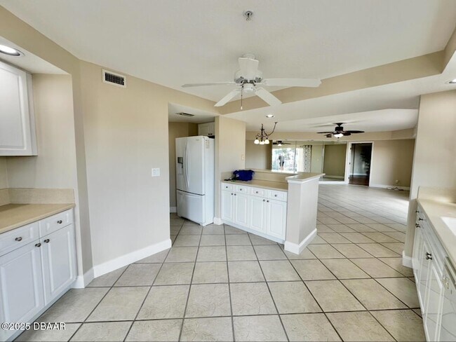 Building Photo - 4670 Links Village Dr