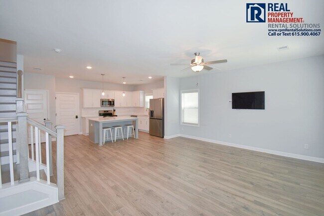 Building Photo - Beautiful, modern 4 bdrm home with attache...