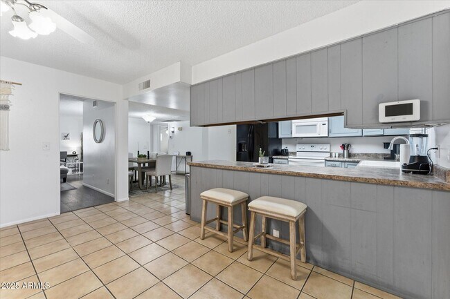 Building Photo - 516 N Hobson Plaza