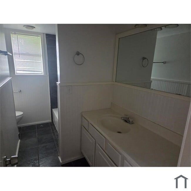 Building Photo - 8762 Mickleton Dr