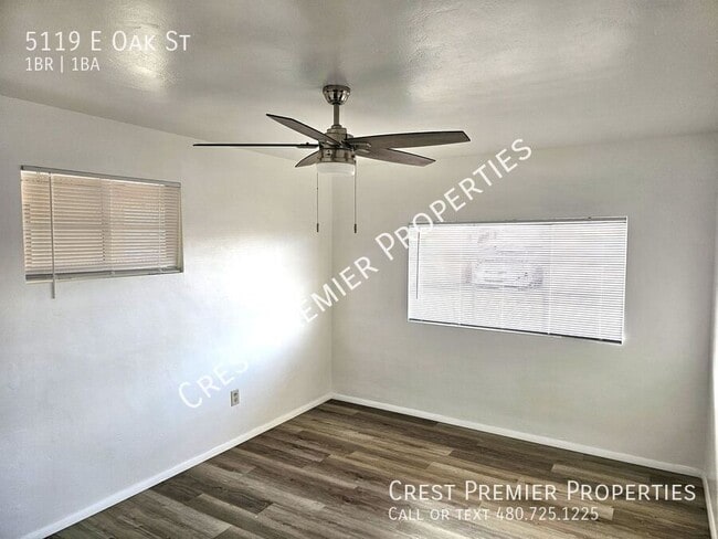 Building Photo - 5119 E Oak St