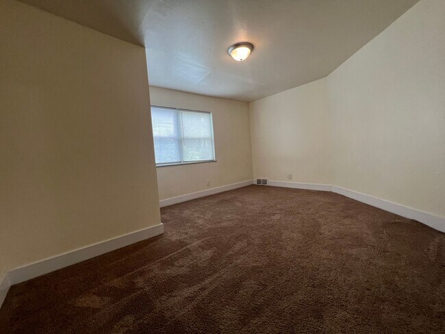 Building Photo - 3 Bedroom Home for Rent