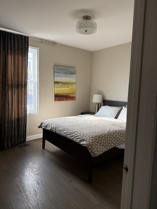 Building Photo - 1615 W Lawrence Ave