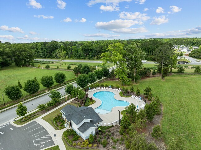 Building Photo - 400 Louisia Mae Way