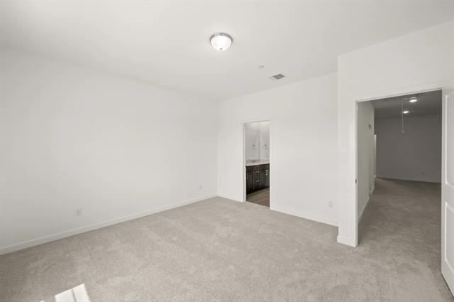 Building Photo - 5720 Lakeview Dr