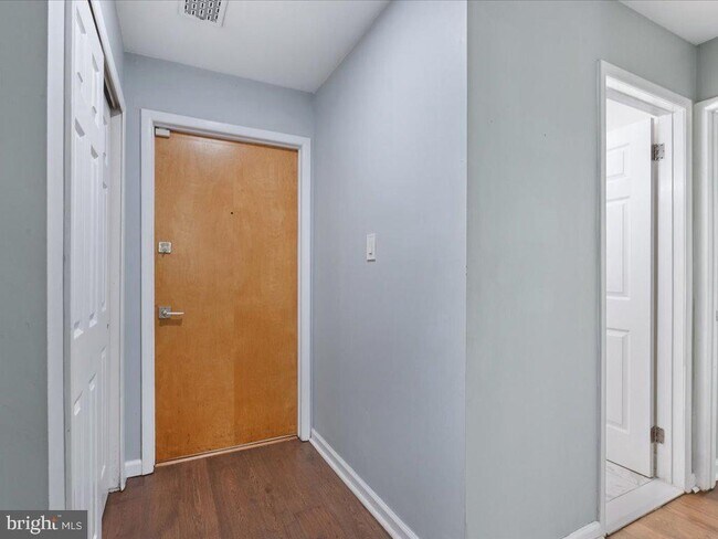 Building Photo - 204 Salem Ct