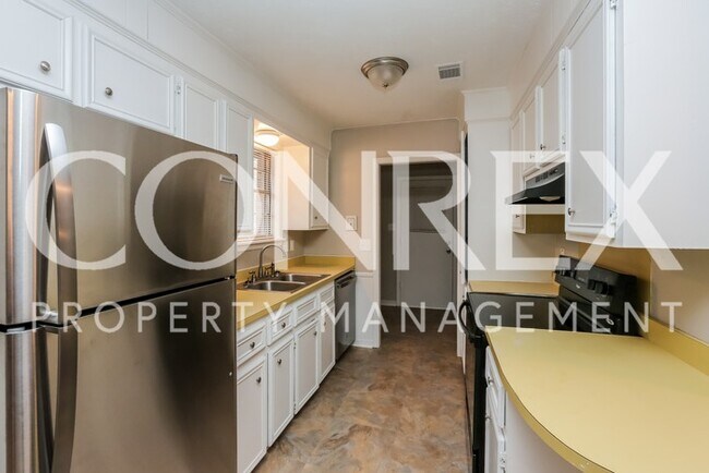 Building Photo - Lovely 3 Bedroom in Clinton