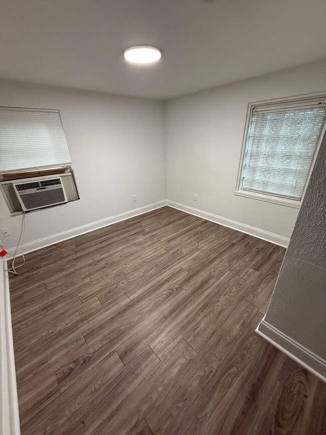 Building Photo - 325 Mayo St