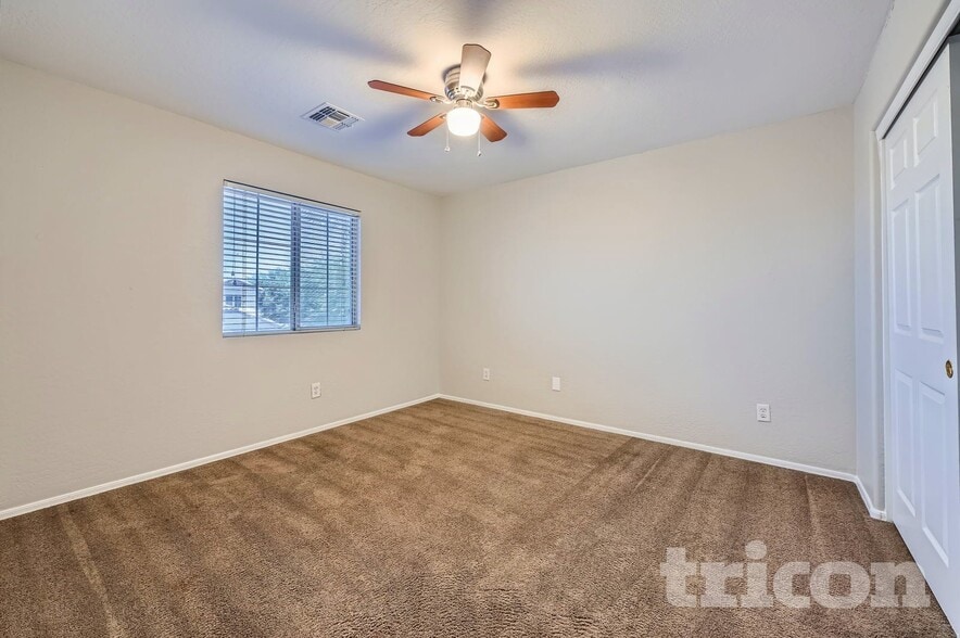 Building Photo - 1351 E Stirrup Ln