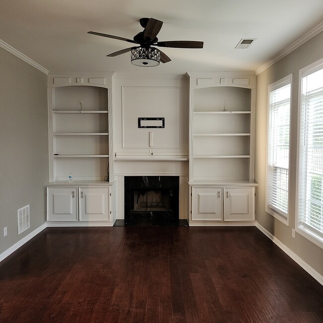 Building Photo - 807 Andora Way SW