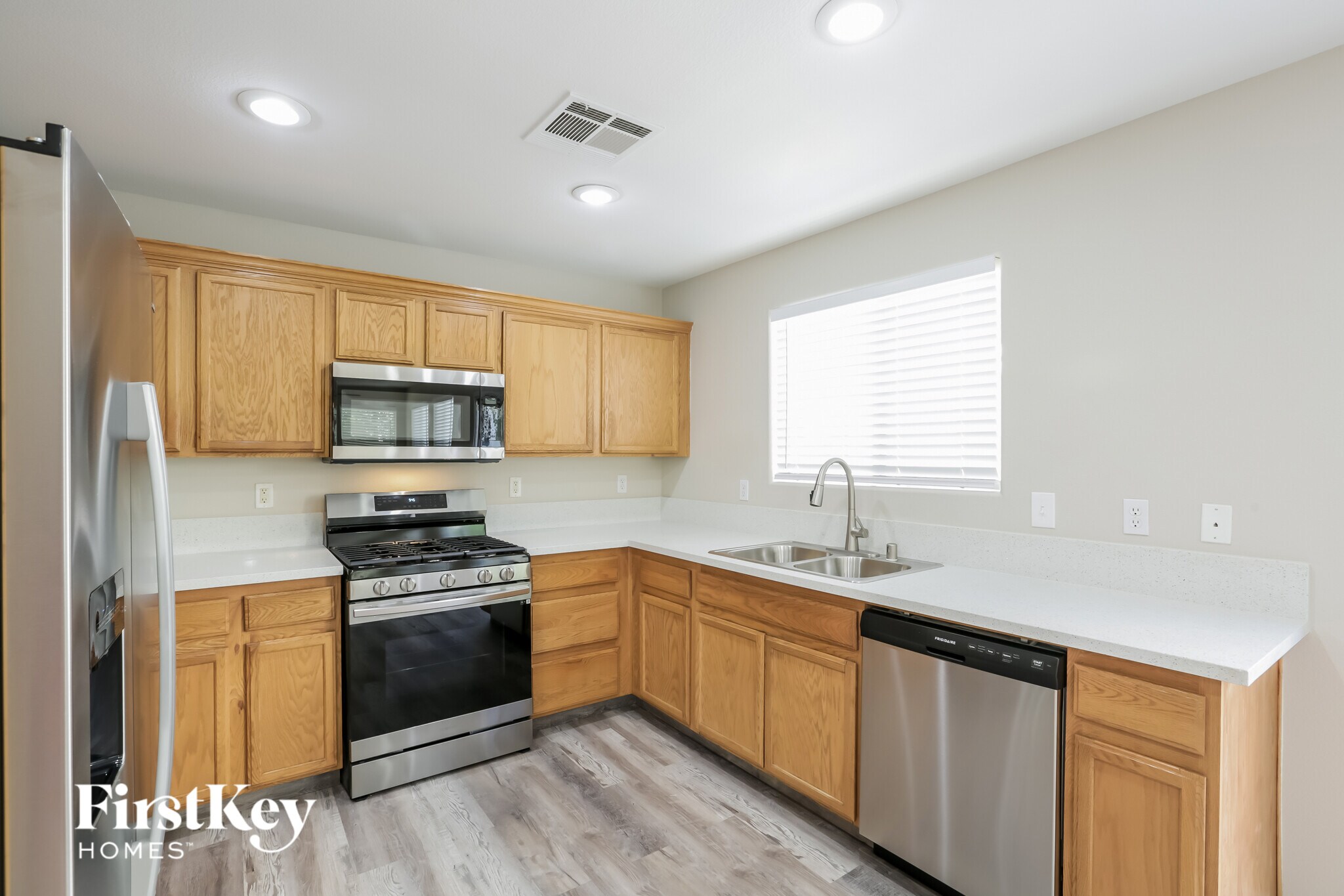 Building Photo - 5681 Woods Crossing St