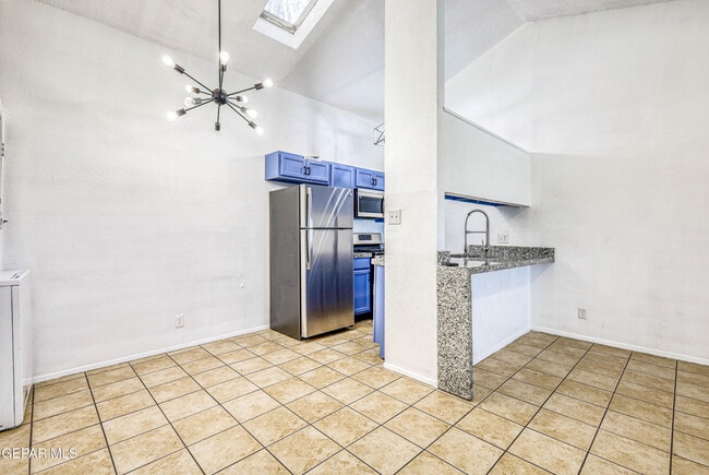 Building Photo - 630 White Cliffs Dr
