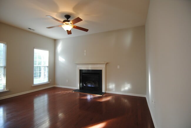 Building Photo - 10722 Edmundson Ave