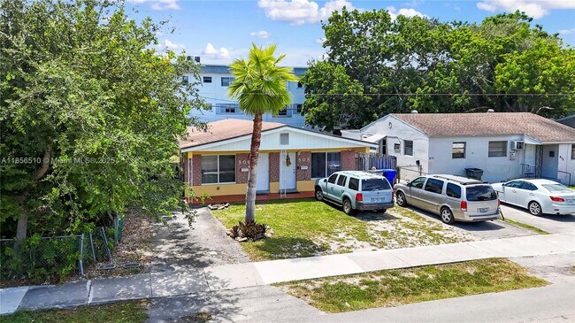 Building Photo - 806 N 24th Ave
