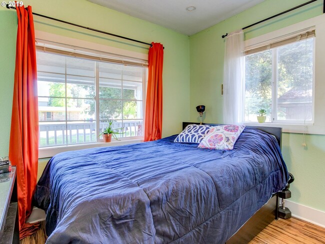 Building Photo - Great 2 Bed 2 Ba bungalow located in the P...