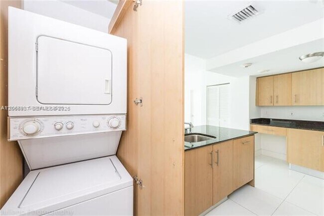 Building Photo - 10275 Collins Ave