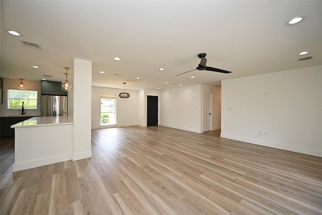 Building Photo - 3007 Maple Grove Ln