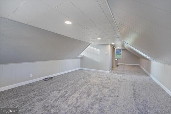 Building Photo - 4411 Fairview Ave
