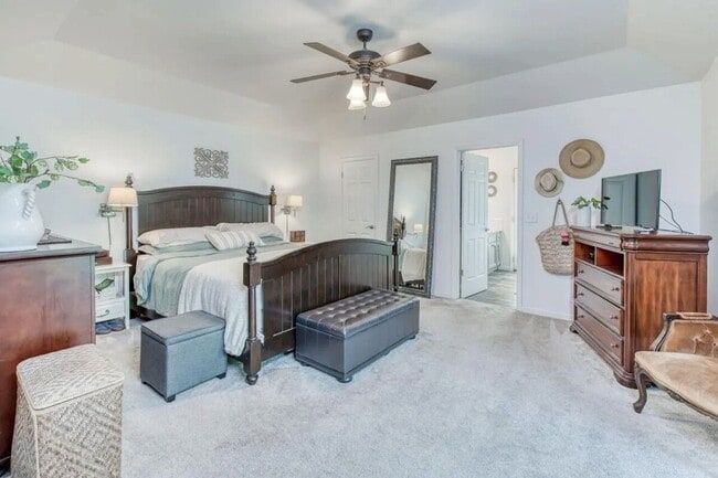 Building Photo - 8476 N Del Mar Ave