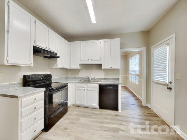 Building Photo - 1475 Watercrest Cir