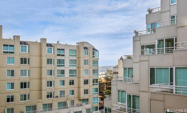 Building Photo - 240 Lombard St