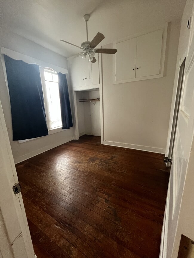 Building Photo - 281 N Houston Ave