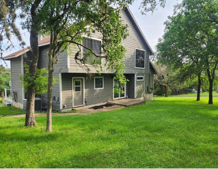 Building Photo - 305 Forest Dr