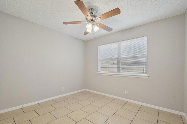 Building Photo - 11906 Broad Oaks Dr