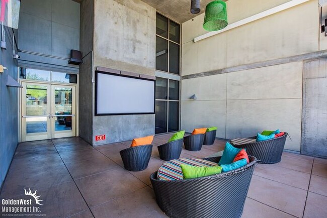 Building Photo - Modern Downtown 1Bdm 1Ba Condo at Juhl!