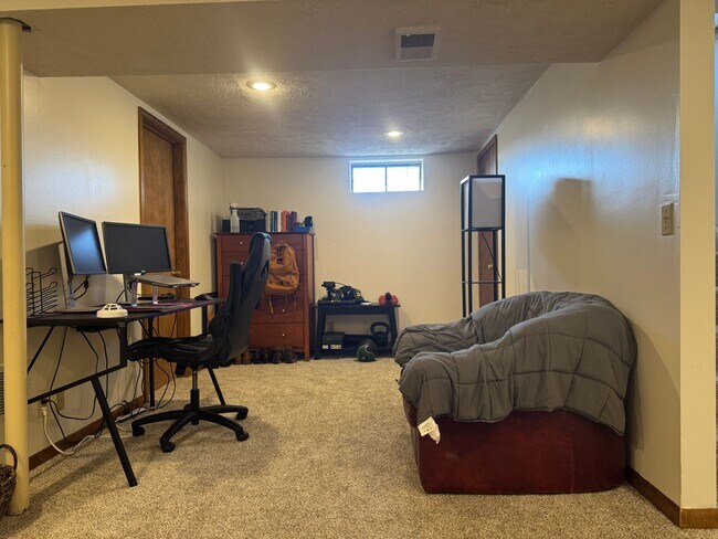 Building Photo - Spacious 4-Bed Ranch in Papillion–La Vista Schools