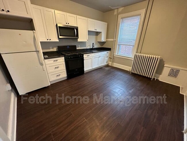 Building Photo - 633 Manor St