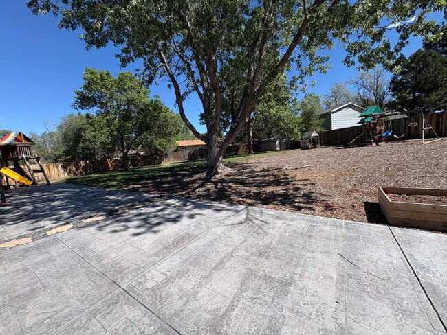 Building Photo - 1395 Hiawatha Dr