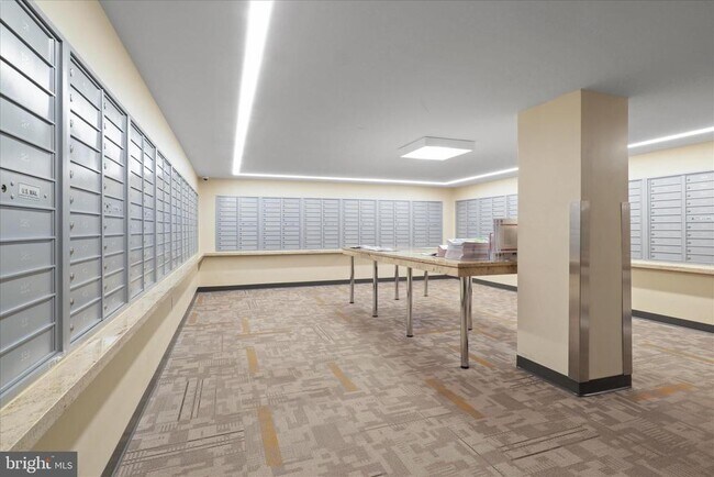 Building Photo - 4600 Duke St