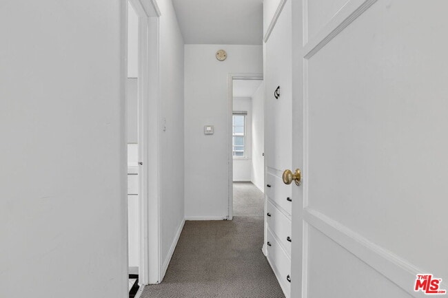 Building Photo - 314 N St Andrews Pl