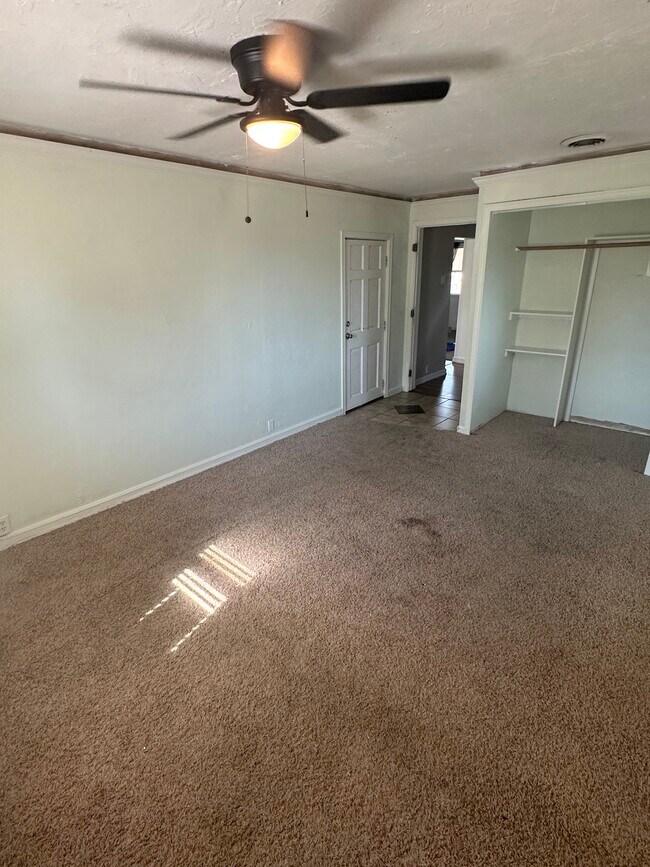 Building Photo - 1408 W Lee St