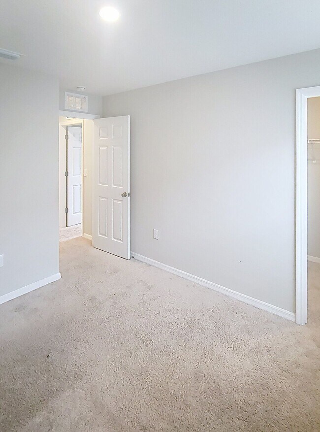 Building Photo - 12937 Camarillo Pl